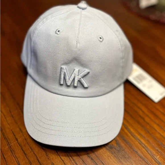 Unisex Michael Kors hat - Picture 1 of 4